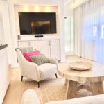 ferienhaus_rothenburg_ob_der_tauber_natur_luxus_ruhe_wohngesund_biohacking_eisbaden_wohnzimmer_design_stil_tv_wlan_tauberchalet_strahlungsarm_wohnen