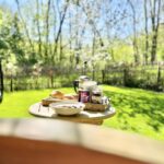 Frühstück im Garten des TauberChalets