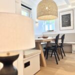 tauberchalet_essbereich_fachwerk_wohngesund_biohacking_massivholztisch_fraenkisch