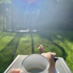 Kaffeetasse mit Blick in die Natur