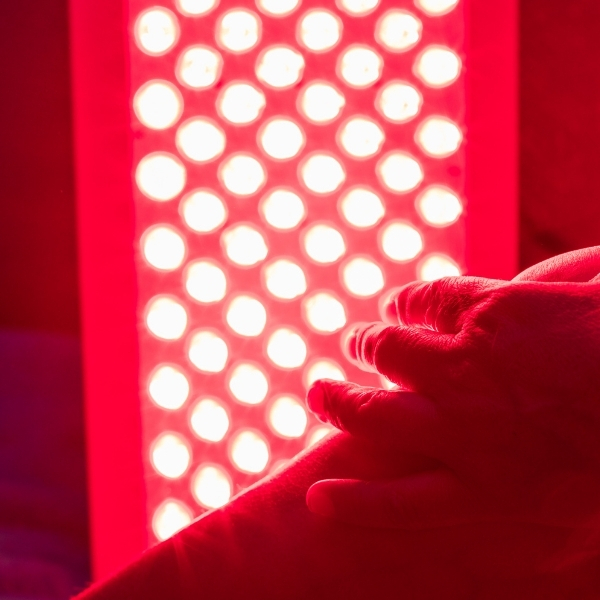 redlight_panel_rotlicht_mitochondrien_zellpower_glow_antiaging_energi_tauberchalet_frauen_biohacking