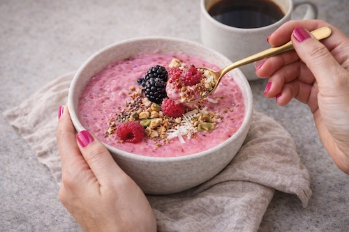 pink_glow_bowl_biohacking_braekfast_stoffwechsel_energie_fruehstueck_protein_clean_vegan_tauberchalet