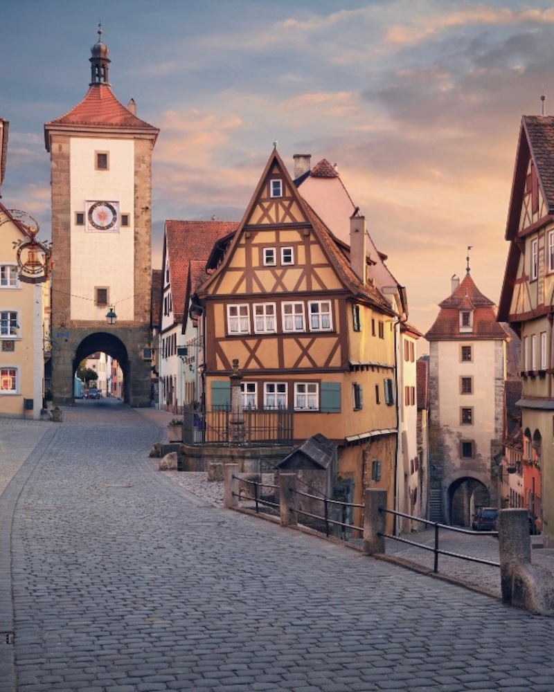 rothenburg-ploenlein-hidden-secret-places-germany-taubertal-nature-erlebnis-familie-woman-tauberchalet